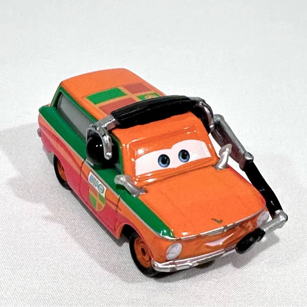 Disney Pixar Cars 2 Brian Gearlooski WGP Crew Chief Die-cast Mattel Rare